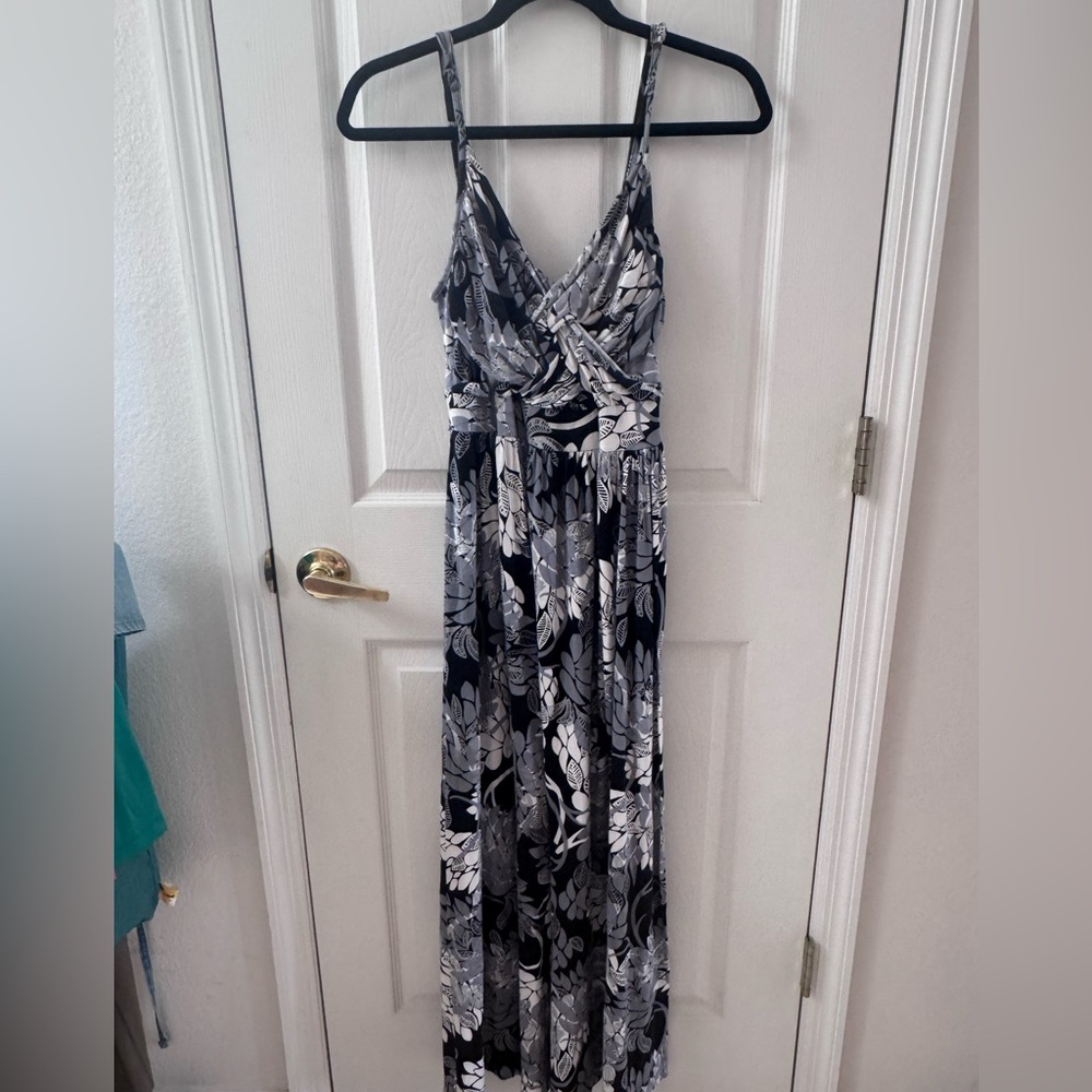 New York & Company Black and Gray Printed Top